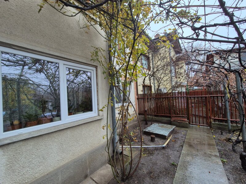 Alexandria, casa-vila de vanzare, teren 1050 mp pretabil comercial.